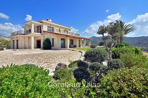 Amazing Luxury Villa, Enormous Heated Pool Jacuzzi, Gym, Games Room In