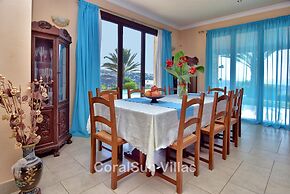 Amazing Luxury Villa, Enormous Heated Pool Jacuzzi, Gym, Games Room In