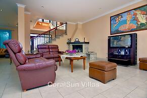 Amazing Luxury Villa, Enormous Heated Pool Jacuzzi, Gym, Games Room In