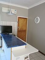 Cherry Lane Self Catering BB - 1 Bedroom Bathroom With Shower for 4 Gu