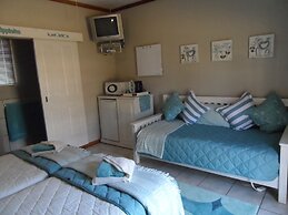 Tripple Room 3 Singlesking Single Cherry Lane Self Catering and BB