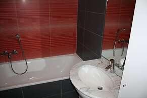 Indoor Swimming Pool, Sauna, Fitness, Private Gardens, Spacious Modern