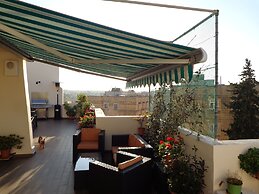 Lovely Penthouse With Private sun Terrace Between Valletta and Sliema
