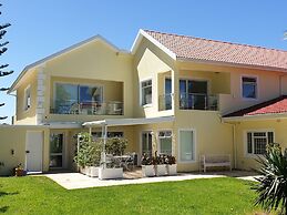 Superior 4-star-apartment Graded by Aa and Tgcsa Close to Constantia W