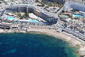 Getawaysmalta - Blue Harbour 2 Seafront 3-bedroom Apt With Large Back 