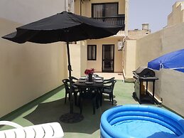 Getawaysmalta - Blue Harbour 2 Seafront 3-bedroom Apt With Large Back 