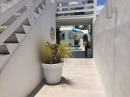 New Fantastic Apartment near Palm Beach