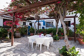 Room-studio in Polis - Just 800 m From t