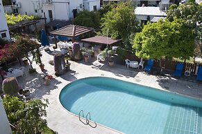 Room in Apartment - One Bedroom Apartment - Just 800 m From the Beach