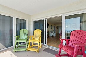 Oceanfront Beach Condo with Private Balcony, Short Walk to Pool and Be