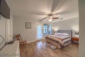 Guadalupe River Retreat RR 1324 4 Bedroom Home by RedAwning