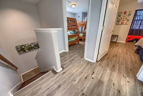 Guadalupe River Retreat RR 1324 4 Bedroom Home by RedAwning