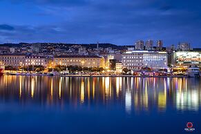 Luxury Number 1 Apartments