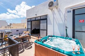 Seashells Seaview Penthouse With Hottub