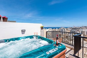 Seashells Seaview Penthouse With Hottub