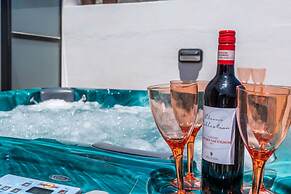 Seashells Seaview Penthouse With Hottub