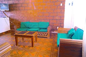 Comfy 4 Bedroom Town House Garden Market Area