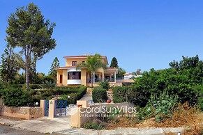 Exceptional Large Villa, Private Heated Pool, Complete Privacy, Prime 