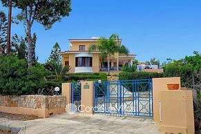Exceptional Large Villa, Free Heated Pool 1 NOV - 15 Jan, Privacy,prim
