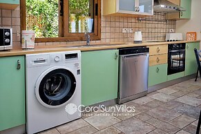 Exceptional Large Villa, Free Heated Pool 1 NOV - 15 Jan, Privacy,prim