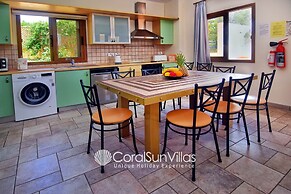 Exceptional Large Villa, Free Heated Pool 1 NOV - 15 Jan, Privacy,prim