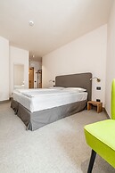 Curt di Clement Eco Mobility Hotel