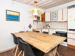 6 Person Holiday Home in Henne-by Traum