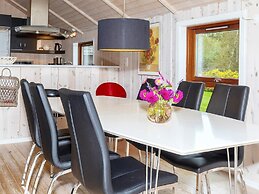 Peaceful Cottage in Øster Assels with Hot Tub