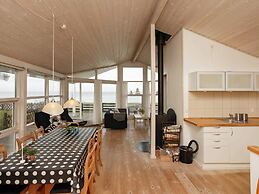 Luring Holiday Home in Poljana With Sea Nearby