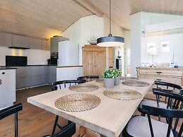 Luring Holiday Home in Poljana With Sea Nearby