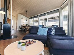 Luring Holiday Home in Poljana With Sea Nearby