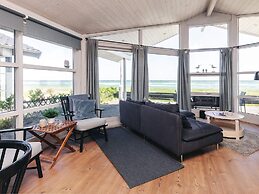 Luring Holiday Home in Poljana With Sea Nearby