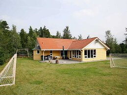 10 Person Holiday Home in Hojslev-by Traum