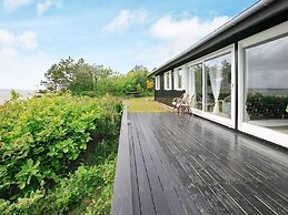 6 Person Holiday Home in Spottrup