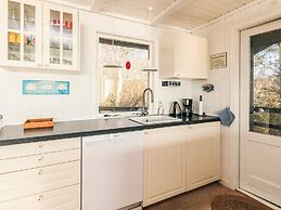 6 Person Holiday Home in Spottrup