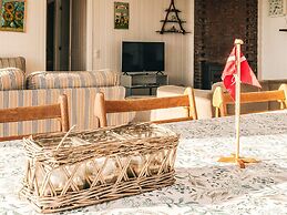 6 Person Holiday Home in Spottrup