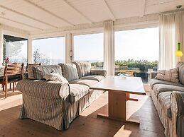 6 Person Holiday Home in Spottrup