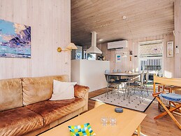 6 Person Holiday Home in Ronde-by Traum