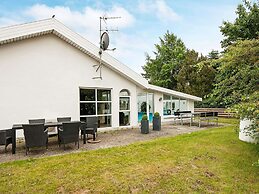 8 Person Holiday Home in Ebeltoft-by Traum