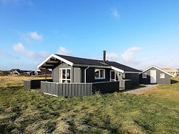 Seaside Fun & Relaxation-by Traum
