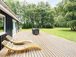 Garden View Holiday Home in Frederikshavn near Sea