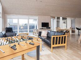 10 Person Holiday Home in Harboore-by Traum