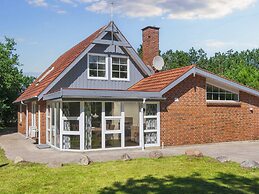 10 Person Holiday Home in Glesborg-by Traum