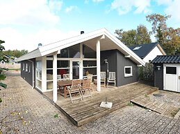 8 Person Holiday Home in Frorup