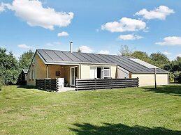 12 Person Holiday Home in Spottrup