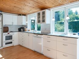 Cozy Holiday Home in Glesborg near Sea