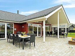 18 Person Holiday Home in Grenaa