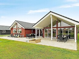 18 Person Holiday Home in Grenaa