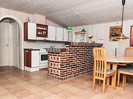 6 Person Holiday Home in Hemmet