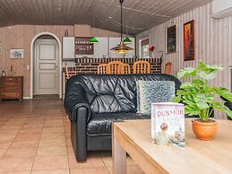 6 Person Holiday Home in Hemmet